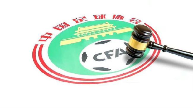 于是，他便立刻对自己的随从说道：立刻去打听一下叶忠全的联系方式。
